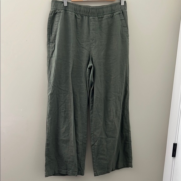 Old Navy Green Chinos Relaxed Fit - Picture 1 of 3